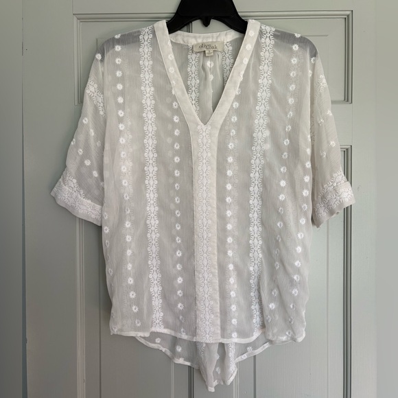 Olive & Oak Tops - Olive & Oak Sheer White Floral Lace Embroidered Short Sleeve Blouse S